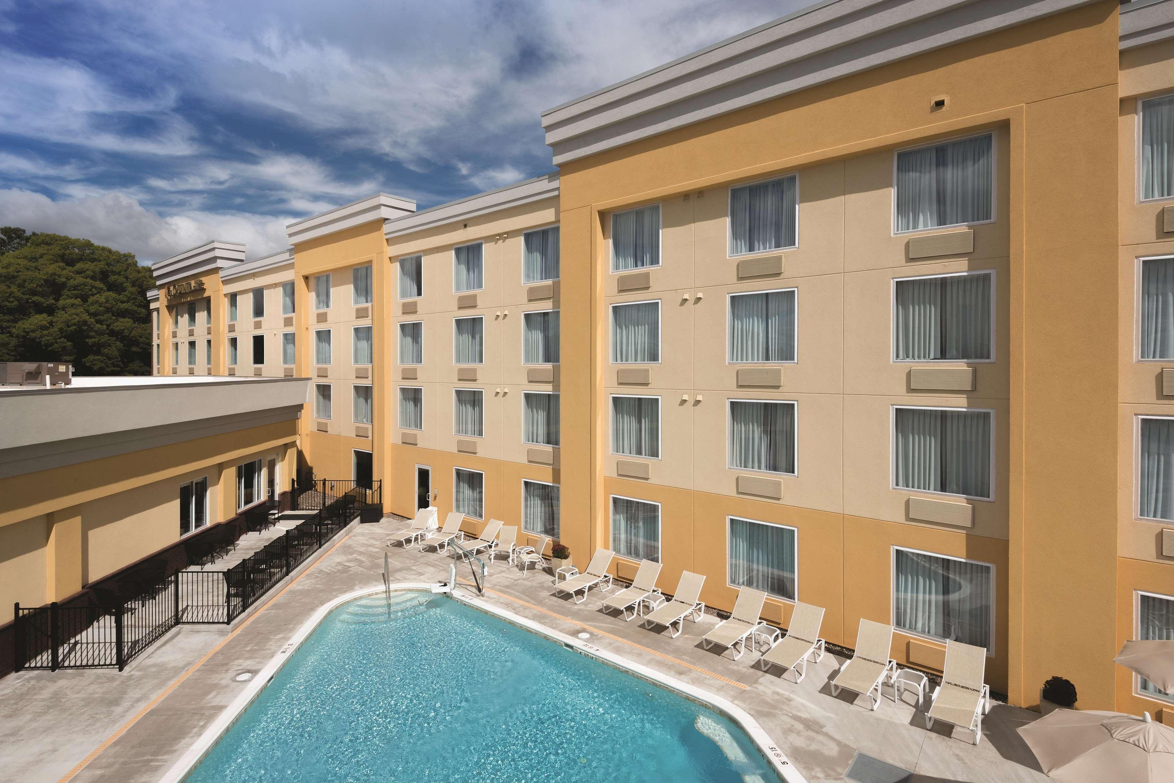 La Quinta By Wyndham Lynchburg At Liberty Univ. Hotell Exteriör bild