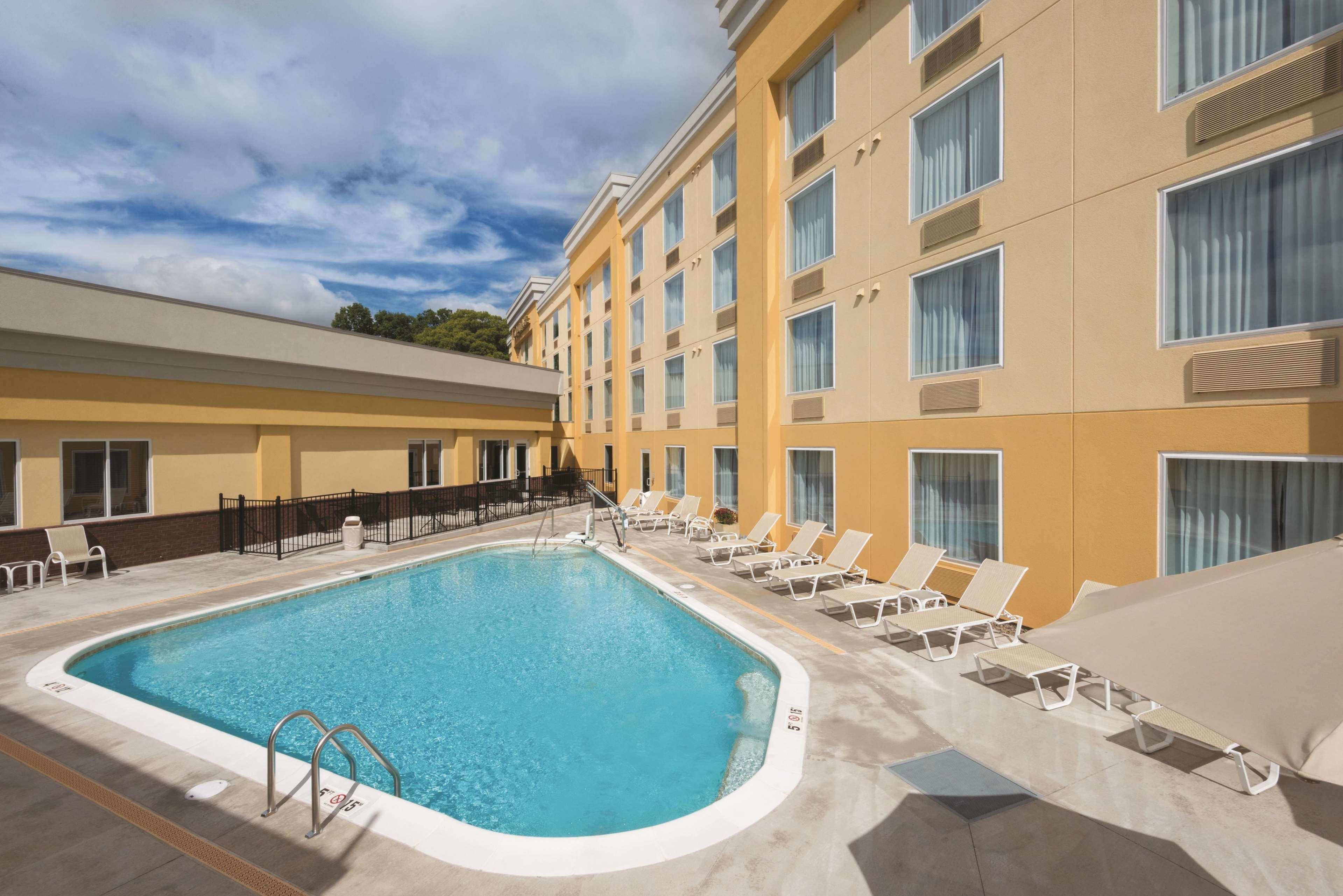 La Quinta By Wyndham Lynchburg At Liberty Univ. Hotell Exteriör bild