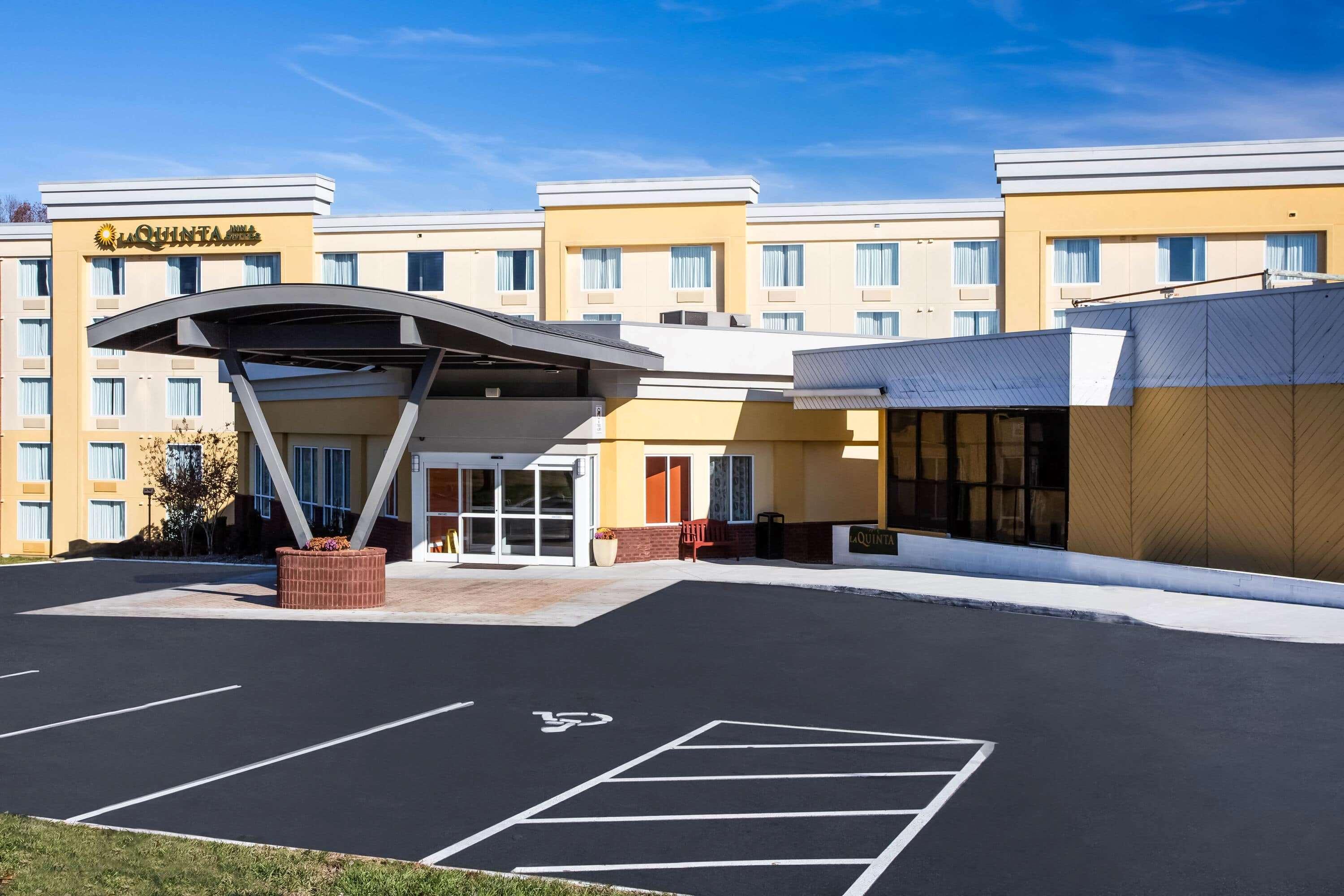 La Quinta By Wyndham Lynchburg At Liberty Univ. Hotell Exteriör bild